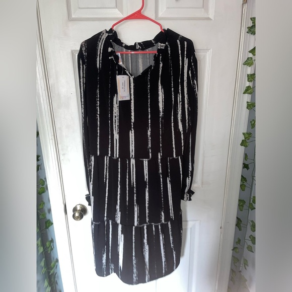 LulaRoe Annabelle, Vertical Striped Dress - Picture 4 of 8